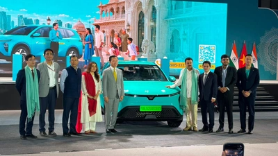 Green SM Launches VinFast Limo Green Taxi Service in India