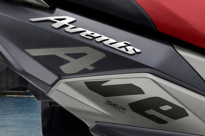 Suzuki Avenis