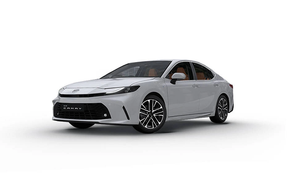 Toyota Camry Platinum White Pearl