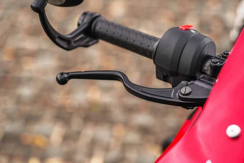 Triumph Thruxton 400