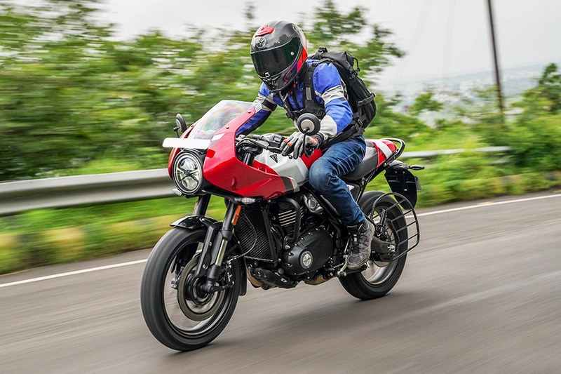 Triumph Thruxton 400