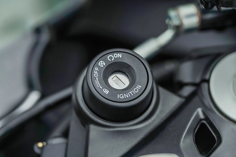 Triumph Thruxton 400