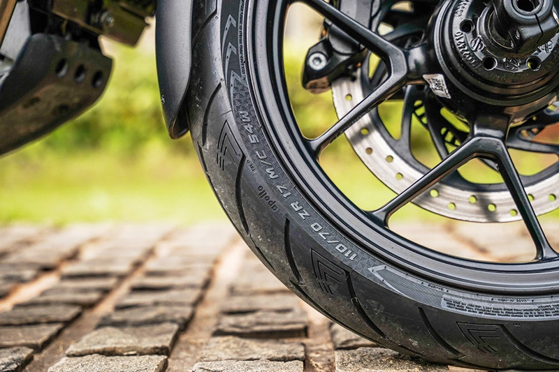 Triumph Thruxton 400