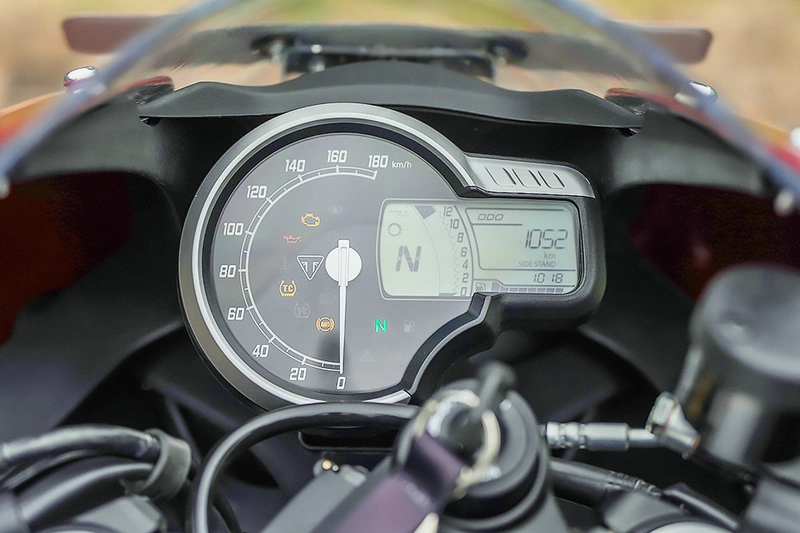 Triumph Thruxton 400