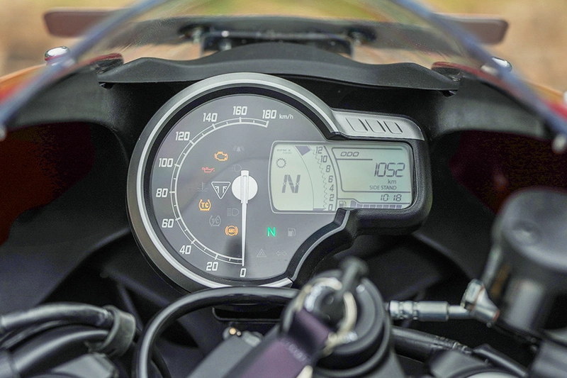 Triumph Thruxton 400