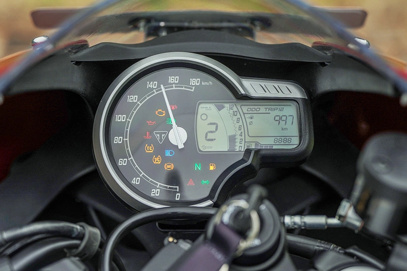 Triumph Thruxton 400