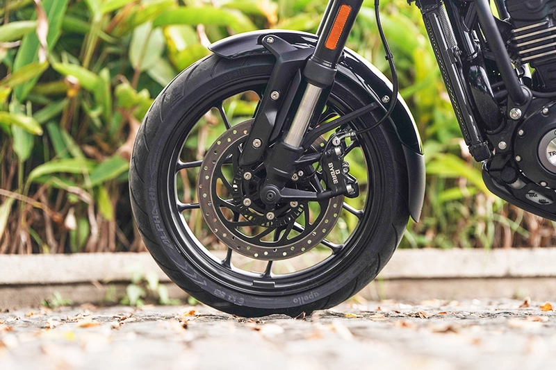 Triumph Thruxton 400