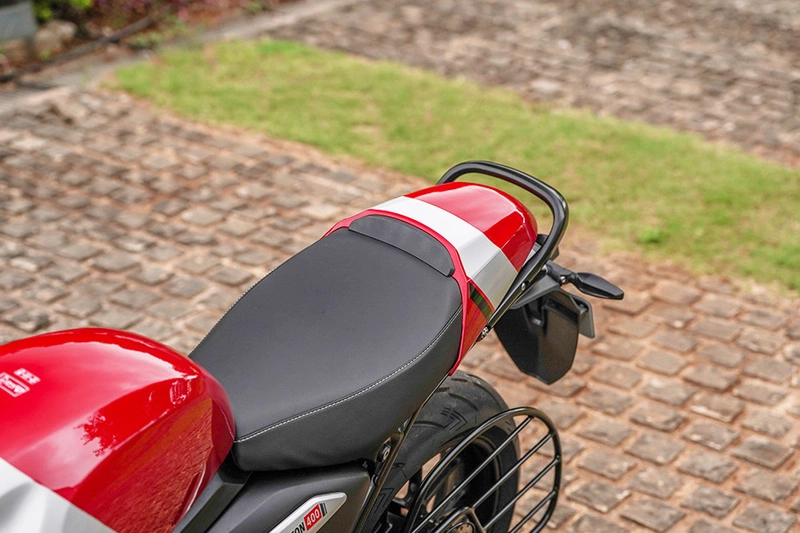 Triumph Thruxton 400