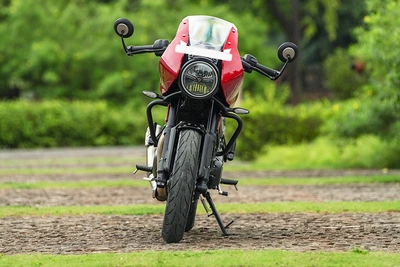 Triumph Thruxton 400
