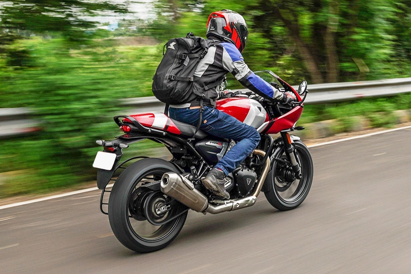 Triumph Thruxton 400