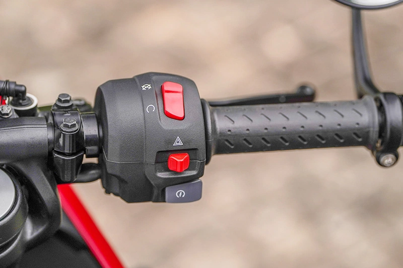 Triumph Thruxton 400