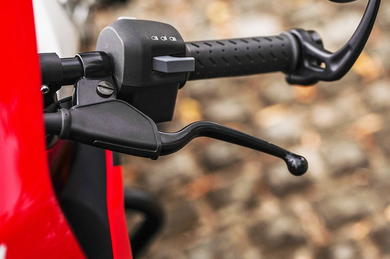 Triumph Thruxton 400