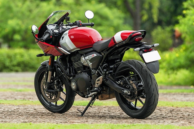 Triumph Thruxton 400