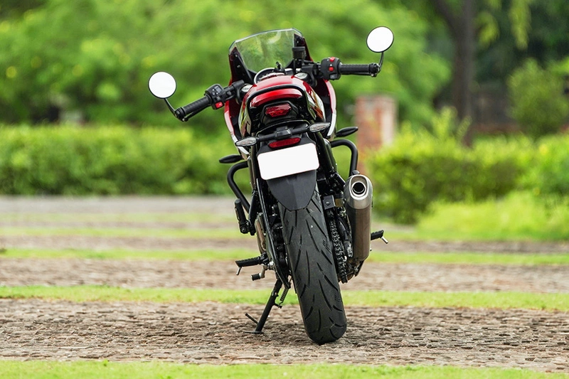 Triumph Thruxton 400