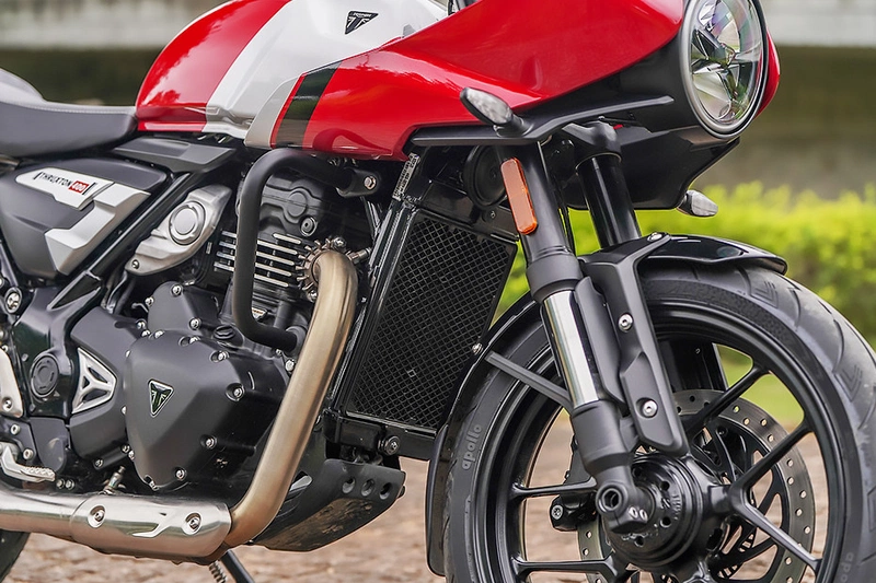 Triumph Thruxton 400