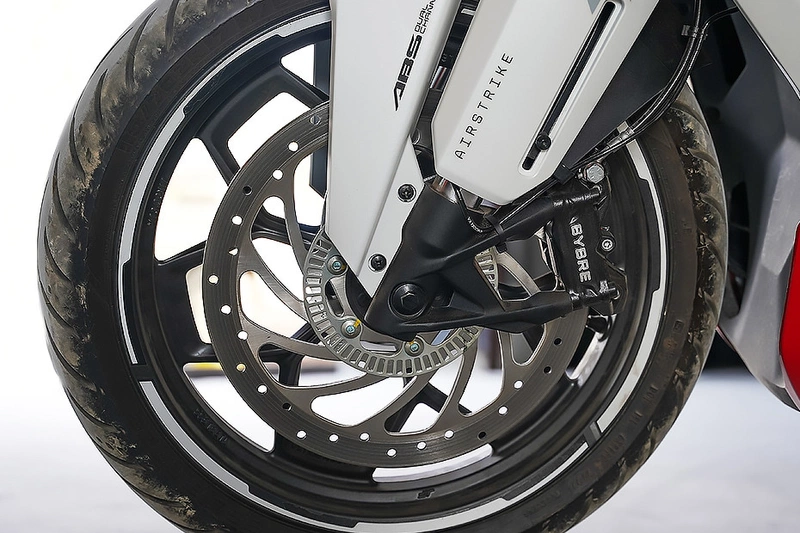 Ultraviolette F77 SuperStreet